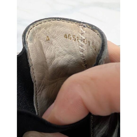 Dione Women's Gray & Black Solid Almond Toe Leather Bootie Size 4 - Picture 3 of 11